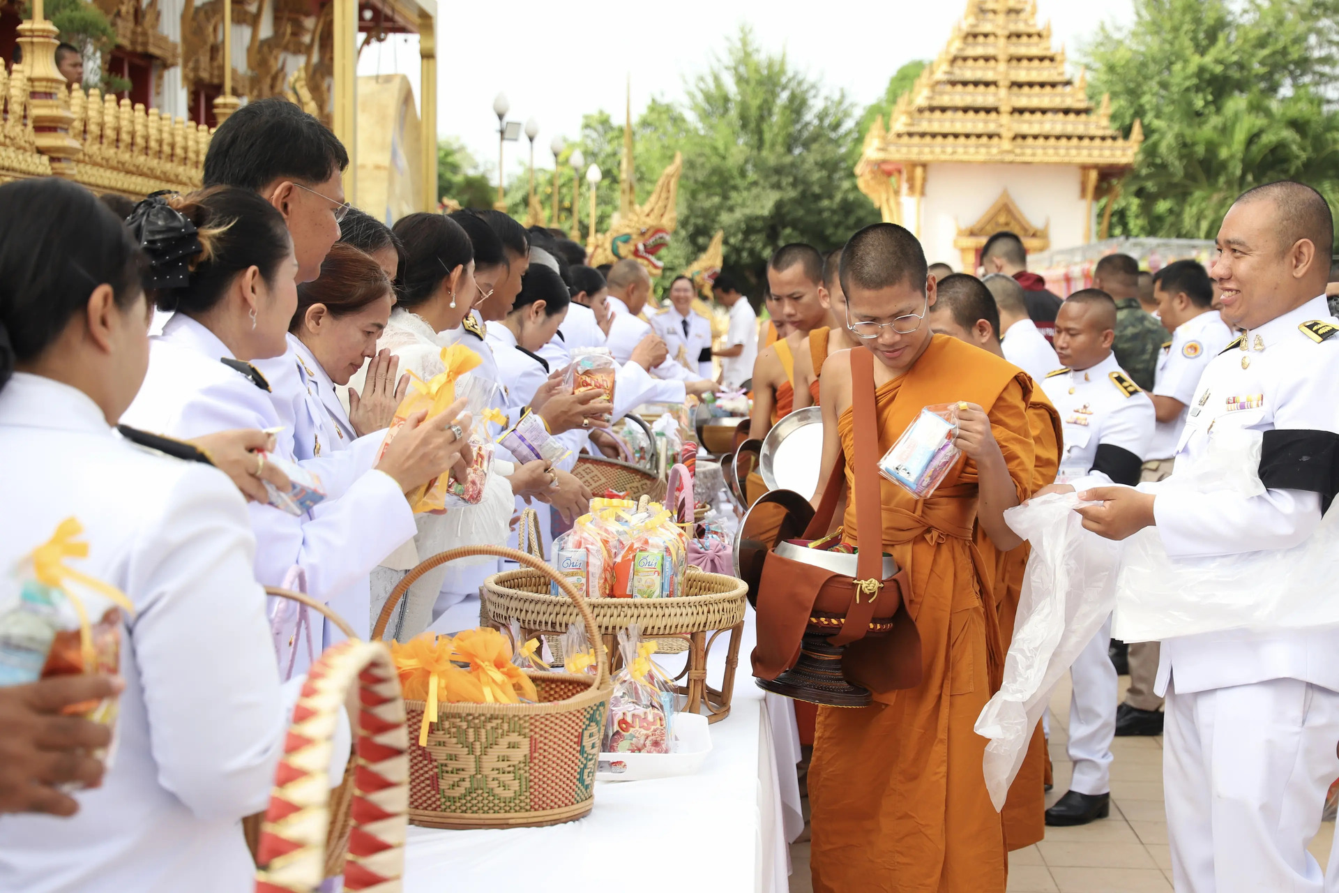 จังหวัดขอนแก่น ประกอบพิธีเจริญพระพุทธมนต์และทำบุญตักบาตร ถวายพระราชกุศล เนื่องในวันคล้ายวันประสูติ พระเจ้าวรวงศ์เธอ พระองค์เจ้าโสมสวลี กรมหมื่นสุทธนารีนาถ