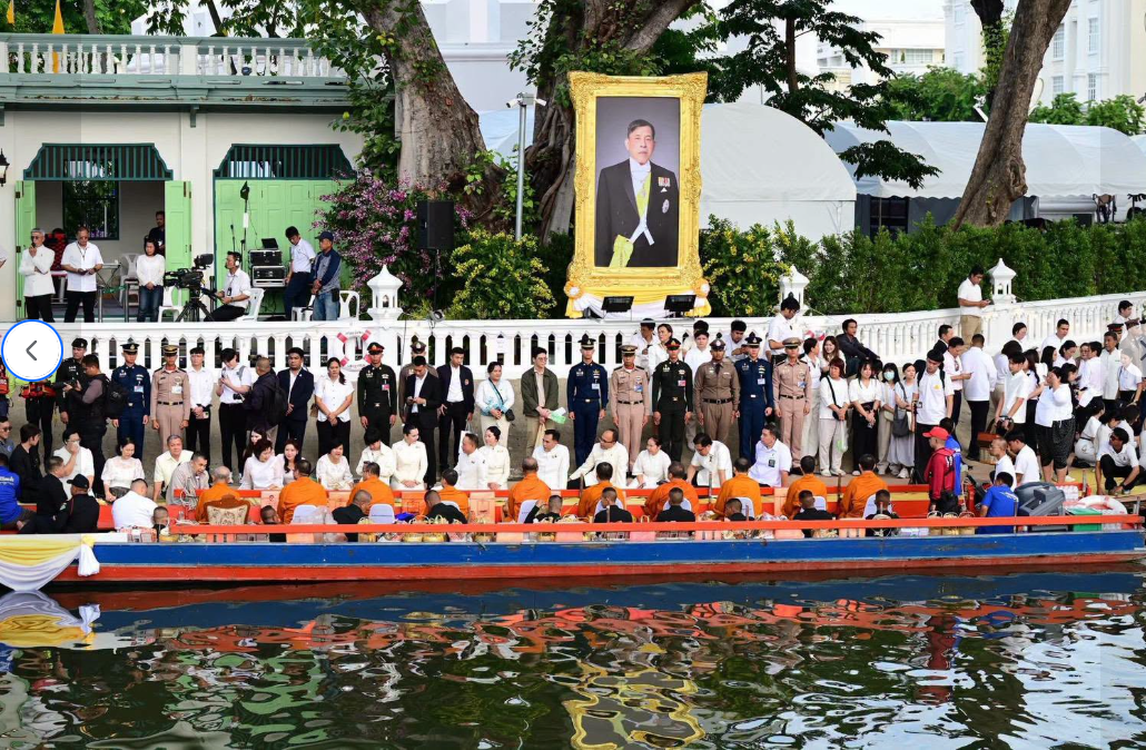 ยิ่งใหญ่ครั้งประวัติศาสตร์! จัดพิธีทำบุญตักบาตรทางเรือ &ldquo;สายน้ำแห่งชีวิต ใต้ร่มพระบารมี สืบสานวิถีรัตนโกสินทร์&rdquo; ถวายพระราชกุศลแด่พระบาทสมเด็จพระเจ้าอยู่หัว